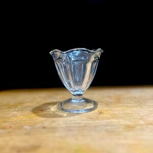 Small Vintage Tulip Sundae Scalloped Edge